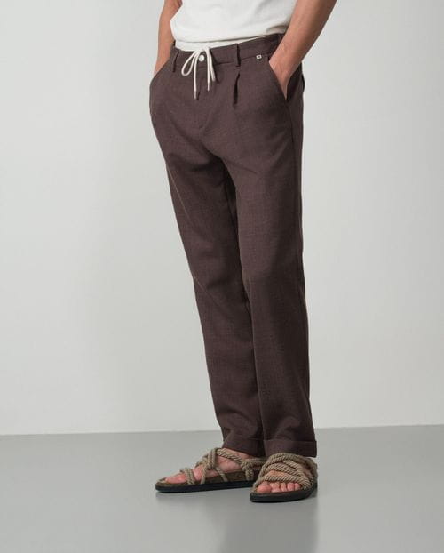 Pantalón de una pinza con cordón y goma en la cintura en tejido liso de lana-lino