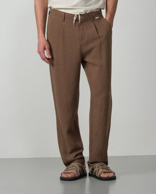 <p>Linen-tencel trouser with one pleat, cord and elastic waistband</p>