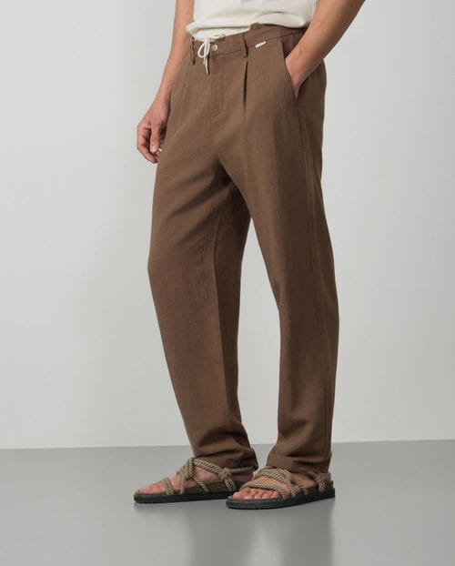 <p>Linen-tencel trouser with one pleat, cord and elastic waistband</p>