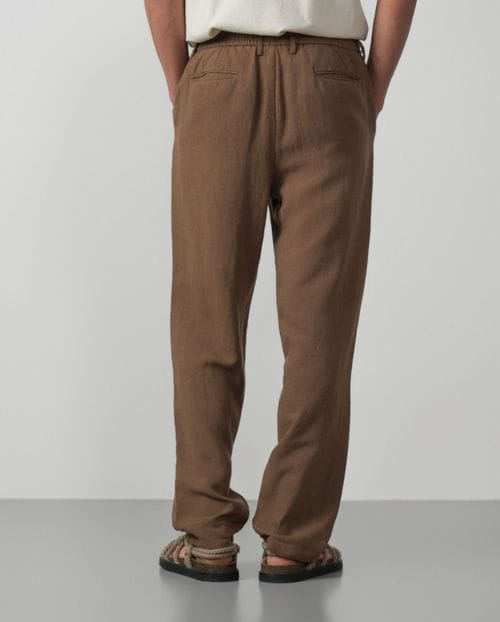 <p>Linen-tencel trouser with one pleat, cord and elastic waistband</p>
