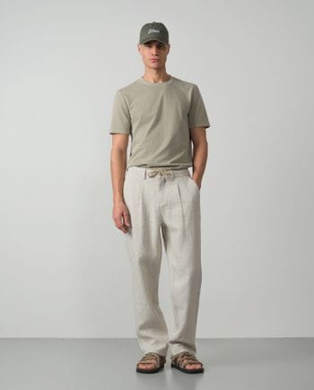 Pantalón de una pinza con cordón y goma en la cintura hecho en lino 100%