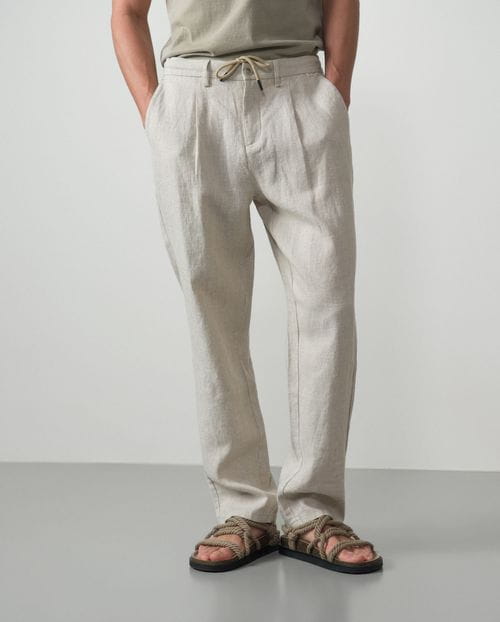 Pantalón de una pinza con cordón y goma en la cintura hecho en lino 100%