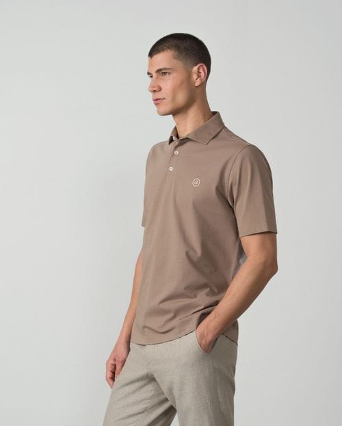 Short sleeved polo shirt with shirt collar in mercerised plain circular point