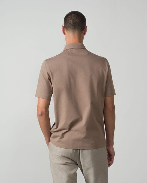 Short sleeved polo shirt with shirt collar in mercerised plain circular point
