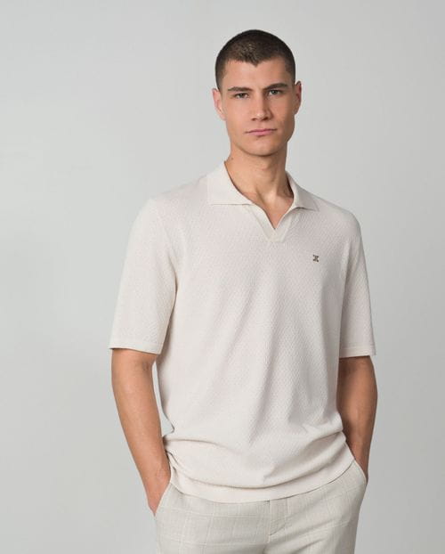 Short sleeved V-neck knit polo shirt