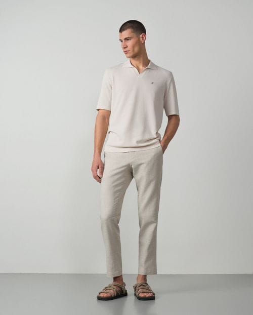 Short sleeved V-neck knit polo shirt