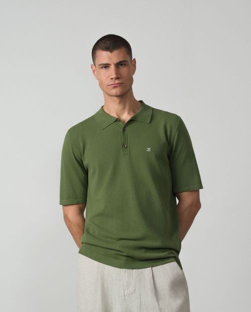 Polo de punto tricot en estructura con cuello camisero y botones