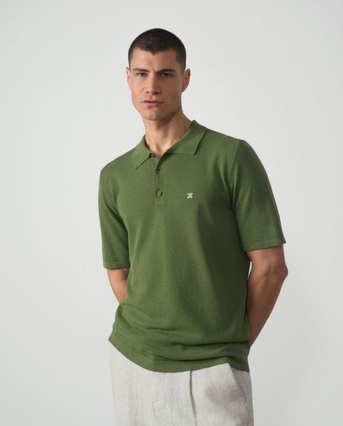 Polo de punto tricot en estructura con cuello camisero y botones