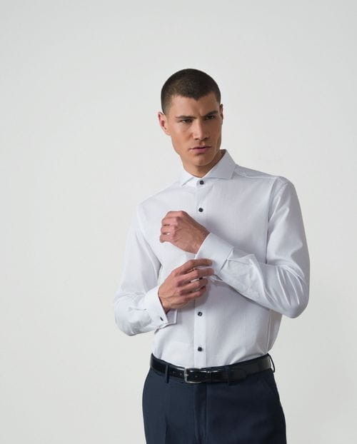<p>Camisa de vestir <em>slim fit</em> en microestructura cuadrillé de algodón</p>