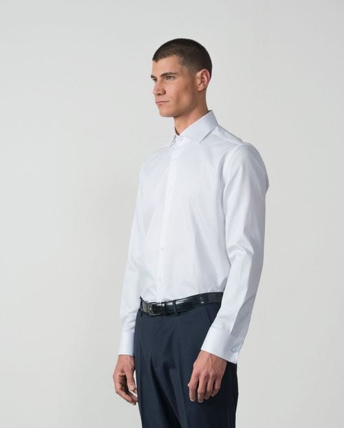 Camisa de vestir regular fit puño doble en microesturctura de algodón