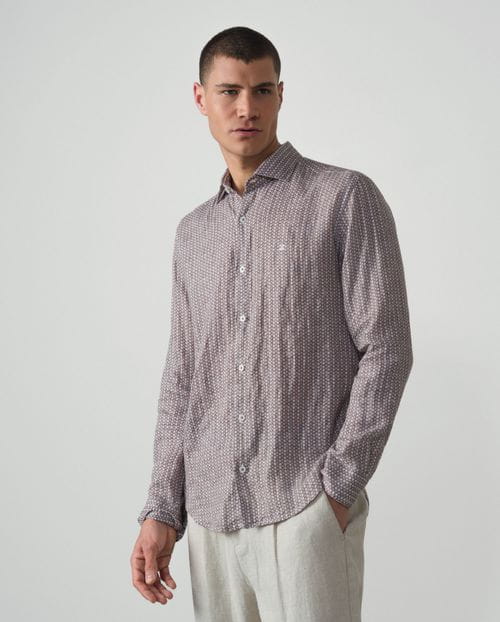 Camisa sport relaxed fit en lino estampado de florecitas