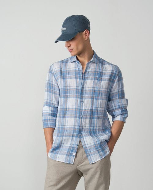 <p>Camisa<em> sport relaxed fit</em> en un cuadro de lino</p>