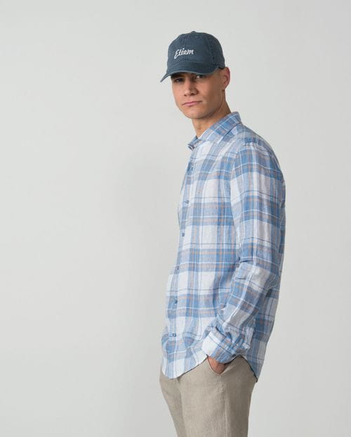 Camisa sport relaxed fit en un cuadro de lino