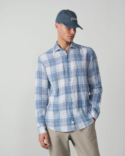 Camisa sport relaxed fit en un cuadro de lino