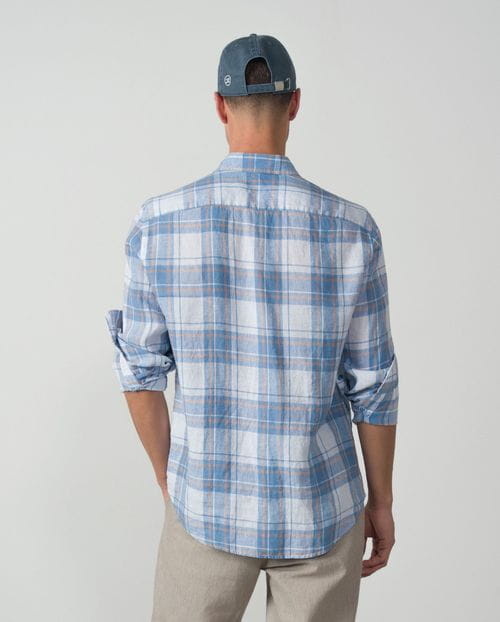 Camisa sport relaxed fit en un cuadro de lino