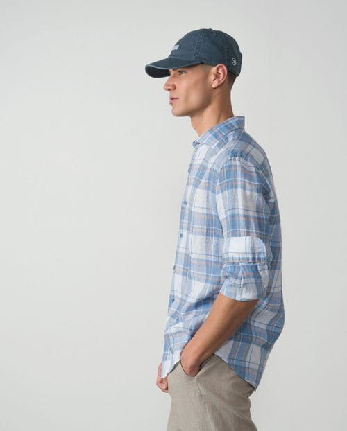 Camisa sport relaxed fit en un cuadro de lino