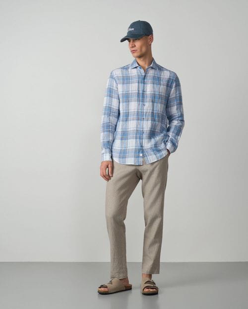 Camisa sport relaxed fit en un cuadro de lino