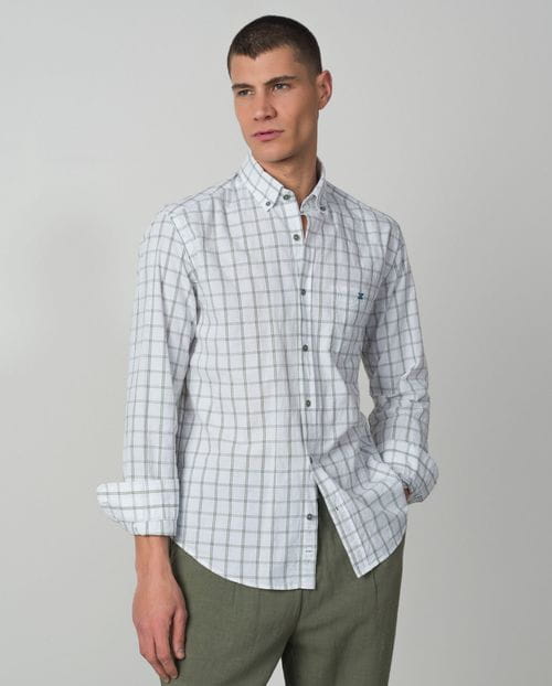<p>Camisa<em> sport relaxed fit</em> en un cuadro ventana de algodón elástico</p>