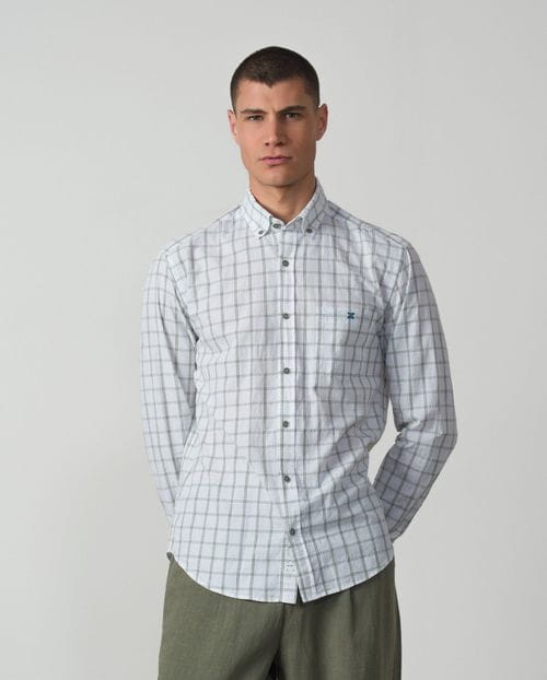 Camisa sport relaxed fit en un cuadro ventana de algodón elástico