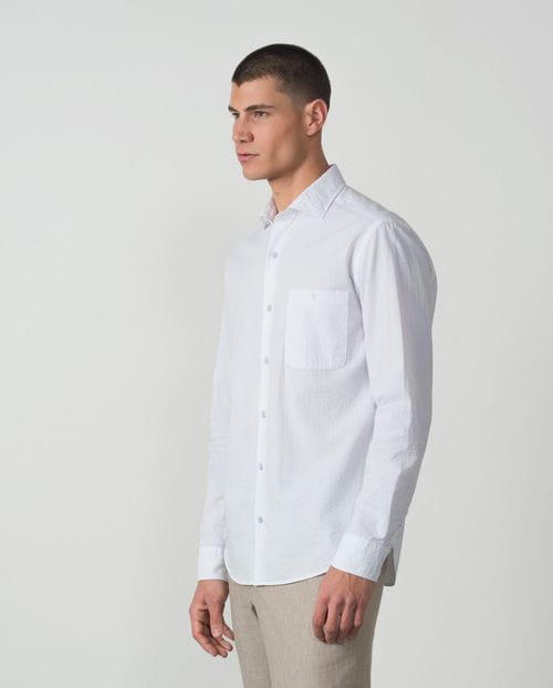 Camisa sport relaxed fit de rayas en relieve y seersucker