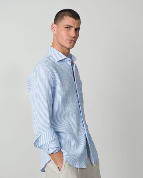 <p>Camisa <em>sport relaxed fit</em> en rayas bicolor de <em>seersucker</em> algodón</p>