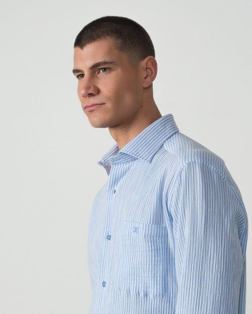 <p>Camisa <em>sport relaxed fit</em> en rayas bicolor de <em>seersucker</em> algodón</p>