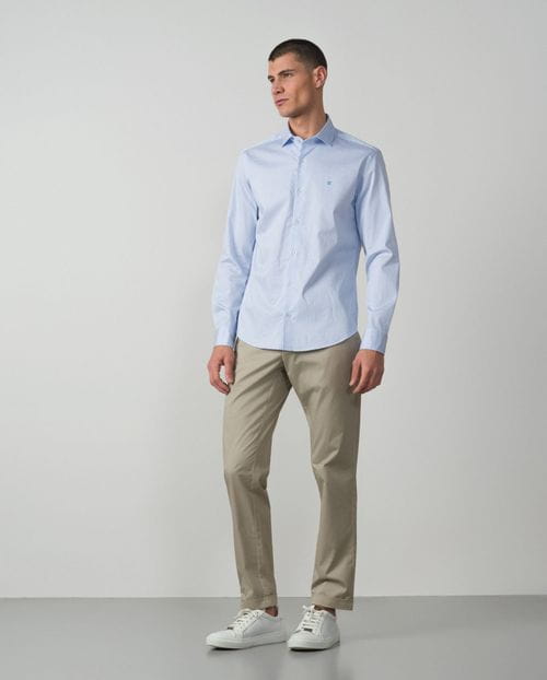 <p>Slim fit sport shirt in microprinted cotton</p>