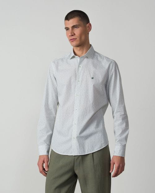 <p>Camisa <em>sport slim fit</em> en estampado flor <em>liberty</em> de algodón</p>