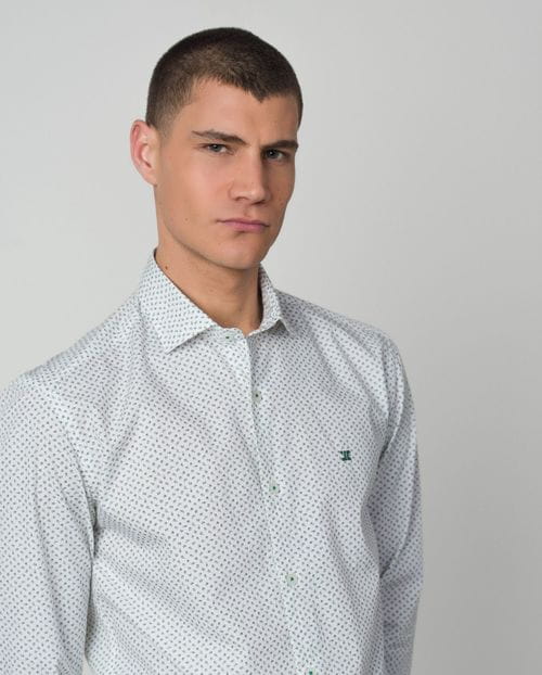 <p>Camisa <em>sport slim fit</em> en estampado flor <em>liberty</em> de algodón</p>