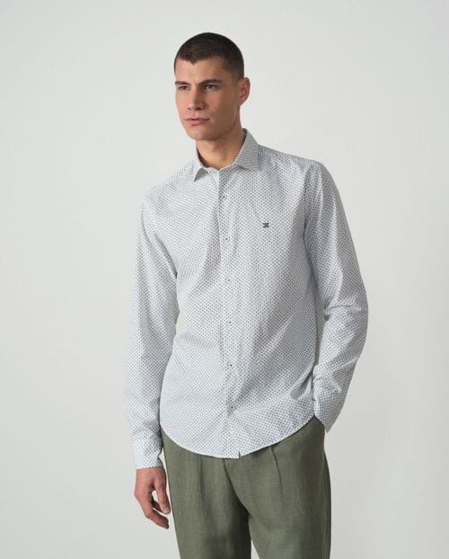 <p>Camisa <em>sport slim fit</em> en estampado flor <em>liberty</em> de algodón</p>
