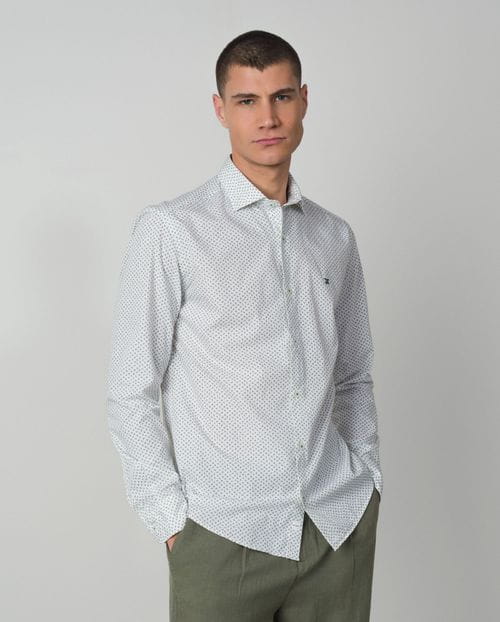 <p>Camisa <em>sport slim fit</em> en estampado flor <em>liberty</em> de algodón</p>