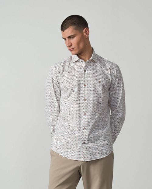 <p>Camisa <em>sport slim fit</em> de estampado de hojitas en algodón</p>