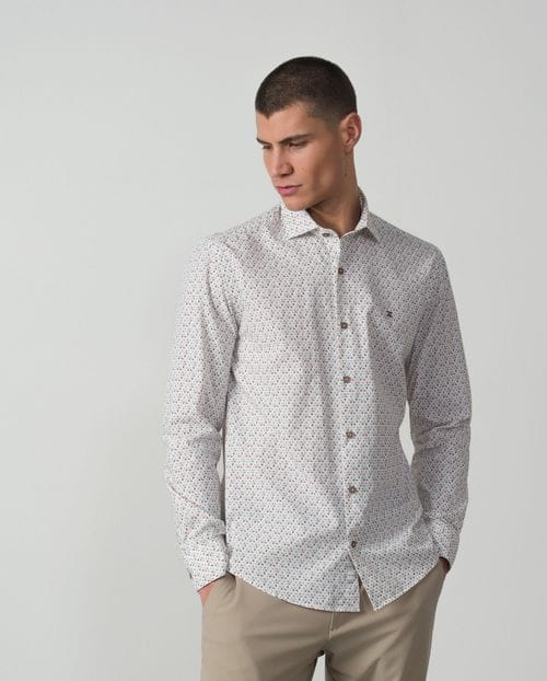 <p>Camisa <em>sport slim fit</em> de estampado de hojitas en algodón</p>