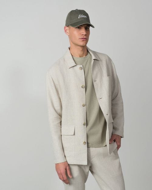 <p>Overshirt with patch pockets in plain linen</p>