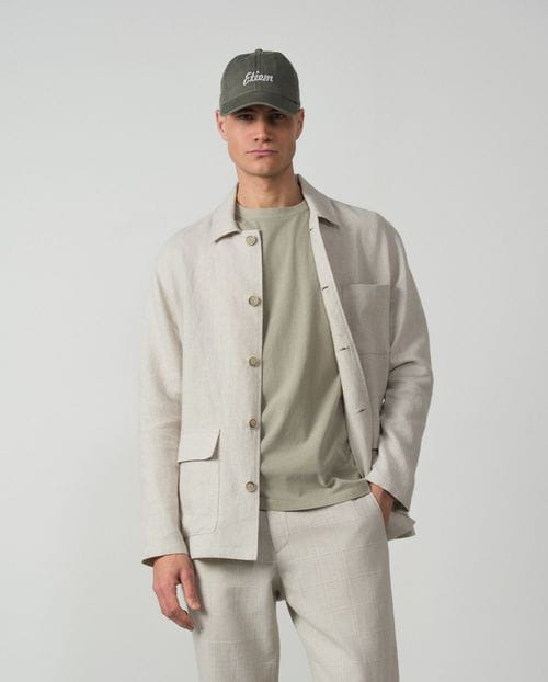 Sobrecamisa con bolsillos de plastón en lino liso