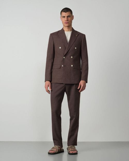 <p>Americana cruzada<em> slim fit</em> en tejido rústico liso de lana-lino</p>