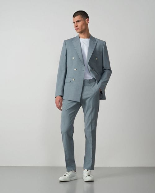 <p>Traje cruzado <em>slim fit</em> en raya diplomática de lana mezcla elástica</p>