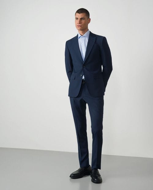 <p>Traje<em> extra-slim fit</em> en un tejido mil rayas elástico</p>