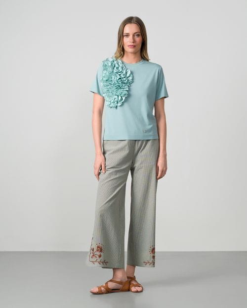 Camiseta de punto de viscosa con aplicación en popelín de algodón