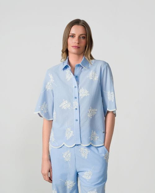 Camisa de manga corta en voile de algodón bordado