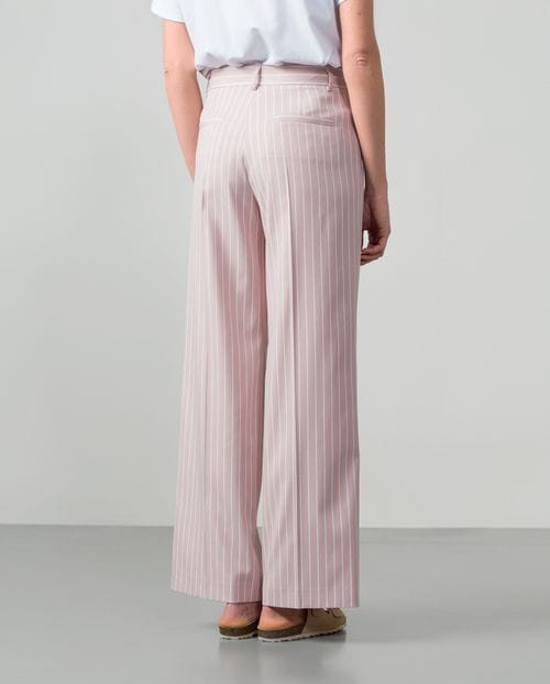 Pantalón ancho de pinzas en raya diplomática blanca y rosa empolvado