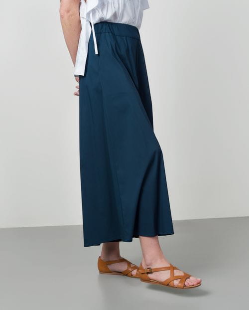 Wide-leg trousers with elsticated waisband in cotton poplin