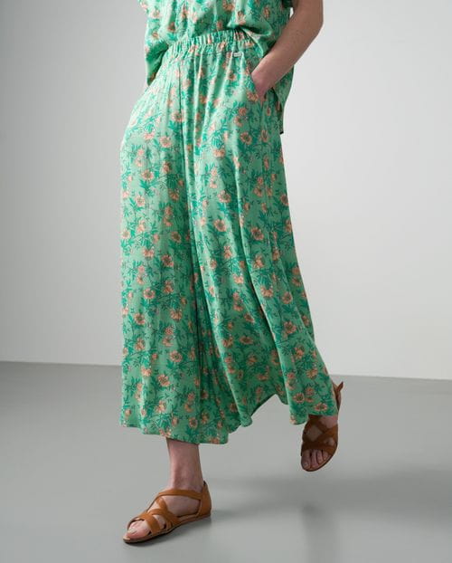 Wide-leg pants with elastic waistband in printed rustic viscose