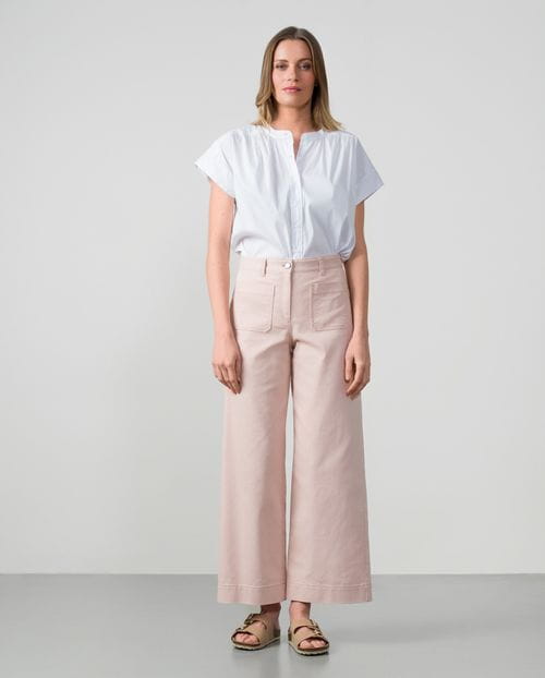 High-waisted flared jeans with pockets