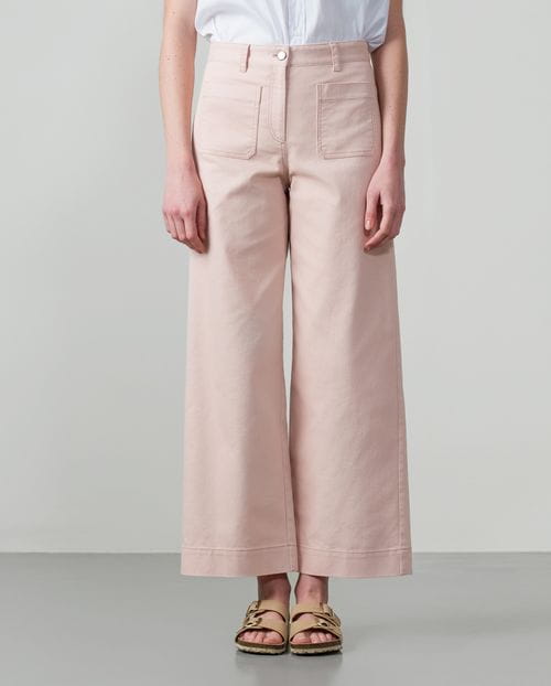 High-waisted flared jeans with pockets