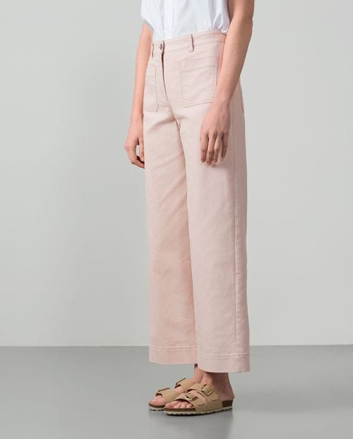 High-waisted flared jeans with pockets