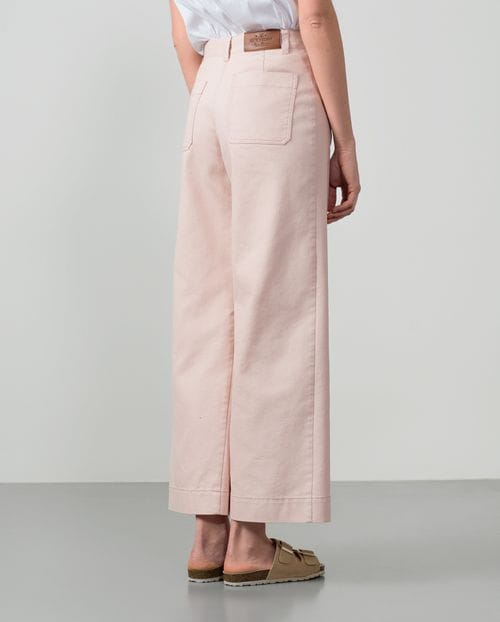 High-waisted flared jeans with pockets