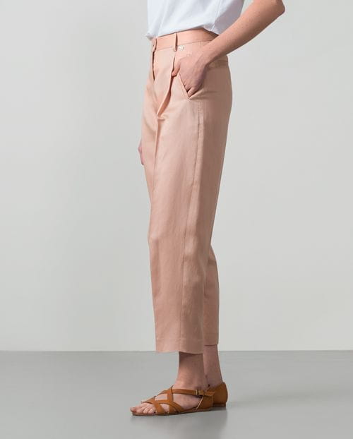Cropped pleated trousers with barrel silhouette in linen-tencel blend