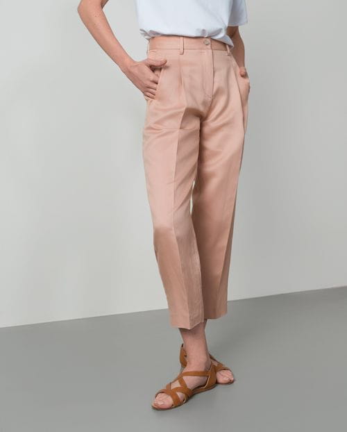 Cropped pleated trousers with barrel silhouette in linen-tencel blend